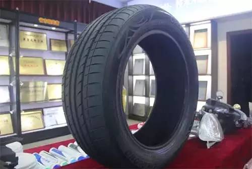 中国企业展示全球首创有机硅橡胶汽车轮胎