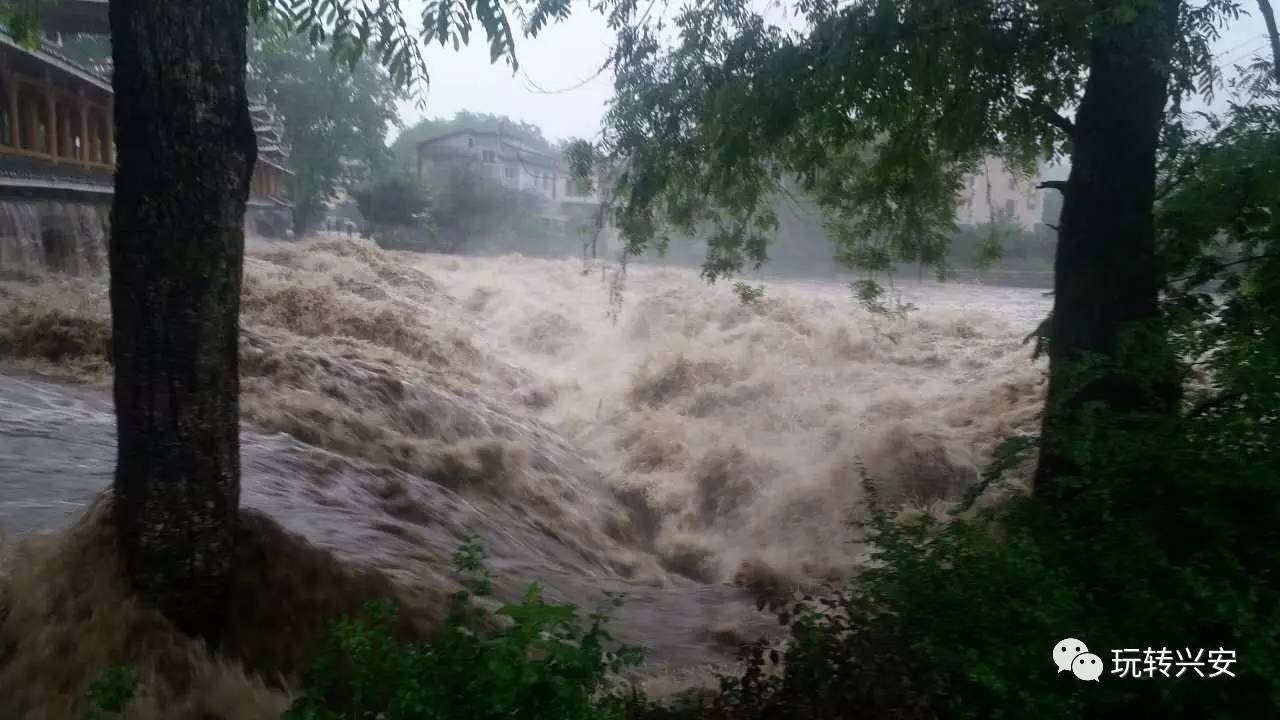 暴雨再袭广西!一夜之间山洪暴发,房屋被淹,道路中断…惨不忍睹!