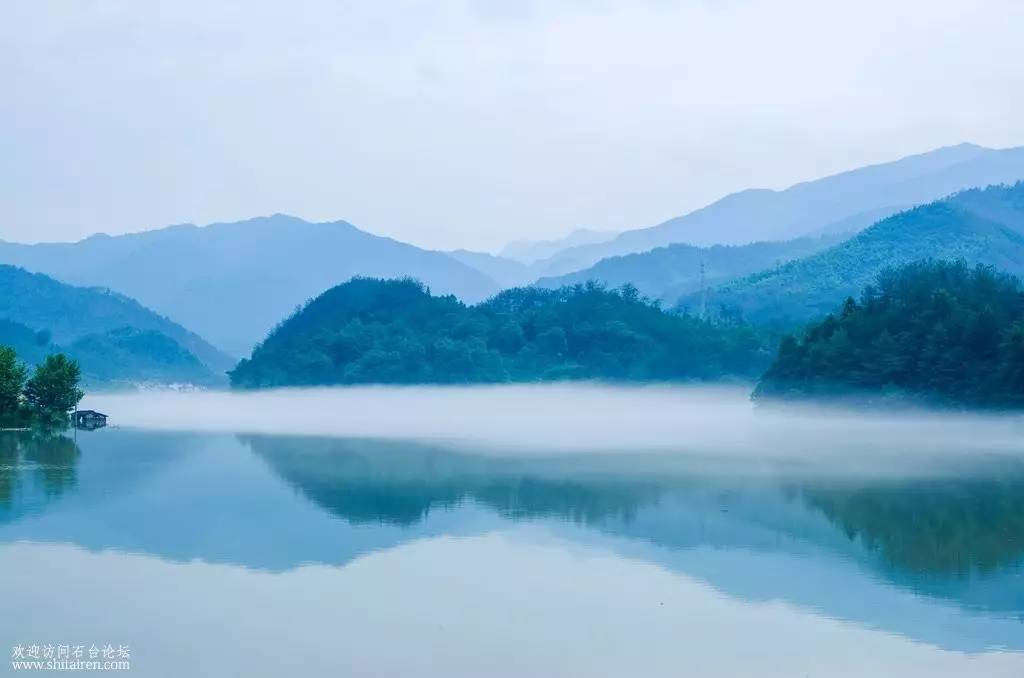 雾漫秋浦河,犹如人间仙境