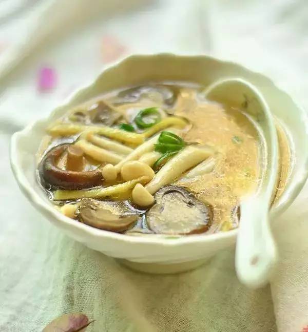 一碗"菌"衡营养的蘑菇汤送给你!