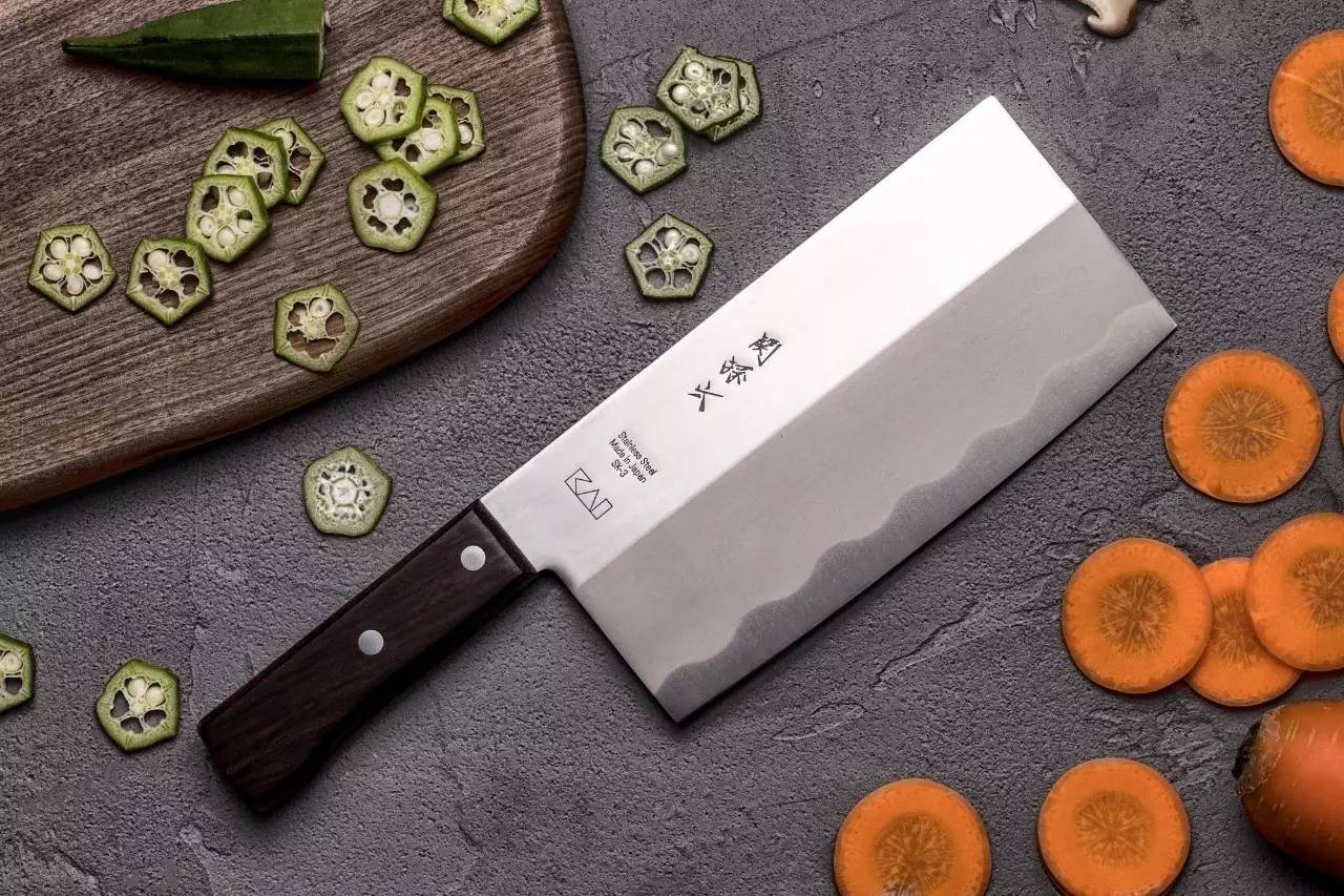 好物 800 年老牌子的日本菜刀,每一把都是匠人手工锻造,锋利无比