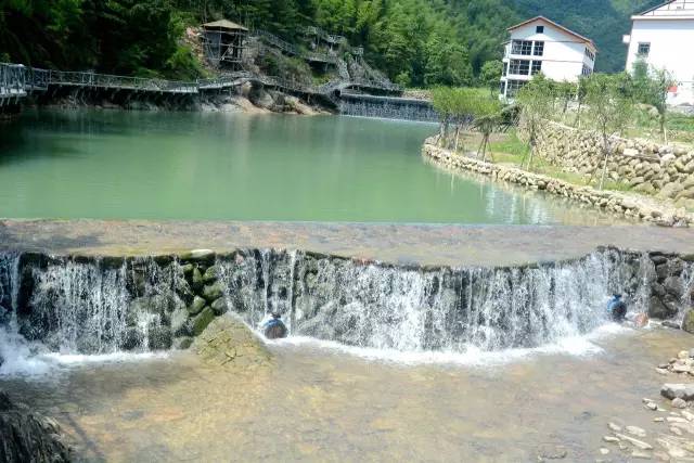 溪山别院精品民宿·临水居,位于温州市平阳县穹岭仙谷景区里(怀溪镇