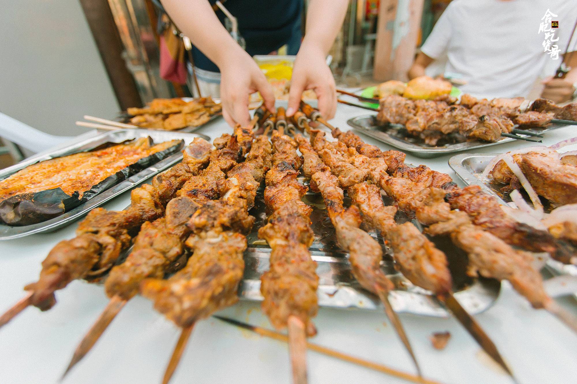 撸过这家新疆羊肉串,就再也没吃过别家的烧烤!