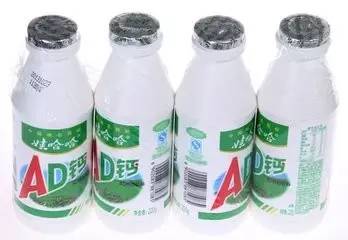 " ad钙奶 "  乳酸菌饮料中的王者 娃哈哈算是乳酸菌饮料的鼻祖了.