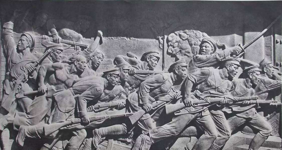 武昌起义纪念浮雕作为一个合理的结果,清朝固有的民族问题正好成为