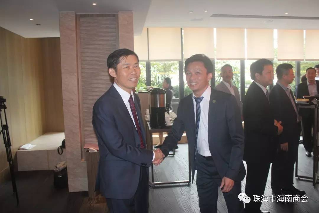 会长张泰超,马来西亚交通部原部长,马来西亚中国丝路商会总会长翁诗杰