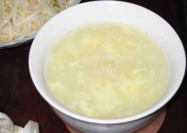 甜汤的做法在河南各地大都一样,只是会随着面糊的搅拌力度,时间,稀稠