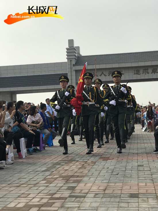 衡水一中邯郸分校"国旗班"出旗.霍文龙 摄