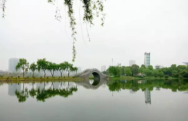 肖李芳 湖南文理学院 迷倒你只需要一个白马湖