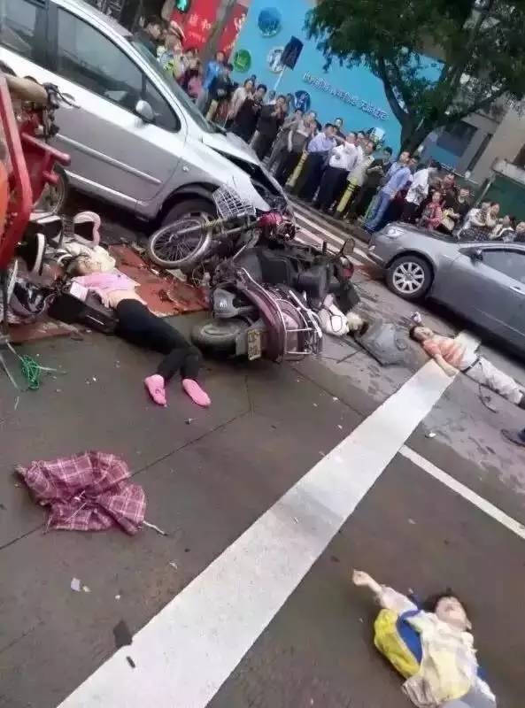 深圳龙岗最新车祸事件图片