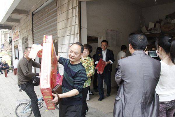 贺一二:邵东县领导贺铁民采取暗访保人民安全