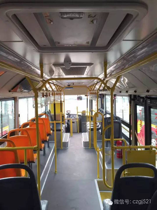 7月份在市区就可以乘坐电动公交车出行啦!