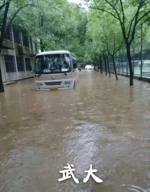 武汉最全淹水图片合集!这周仍持续大雨.