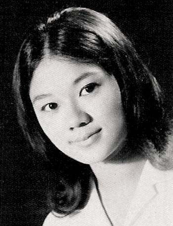 叶丽仪,1948年出生于香港新界(常看港剧的观众一定对这个地方不陌生吧