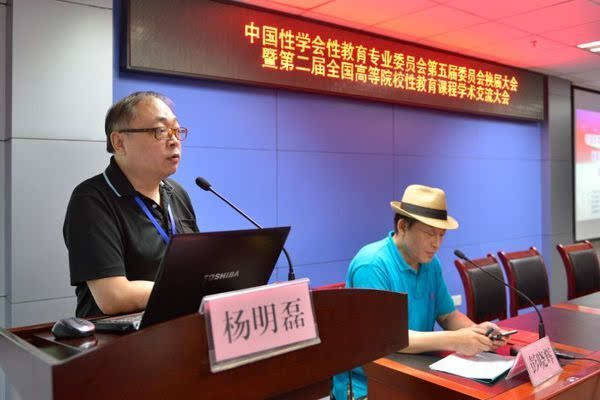 来自于我国台湾淡江大学教育心理与谘商研究所杨明磊博士指出,两性的