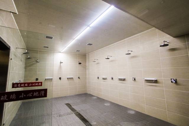 南京行知基地浴室图片