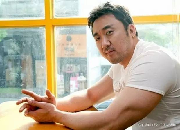 韩国男演员大叔肌肉图片