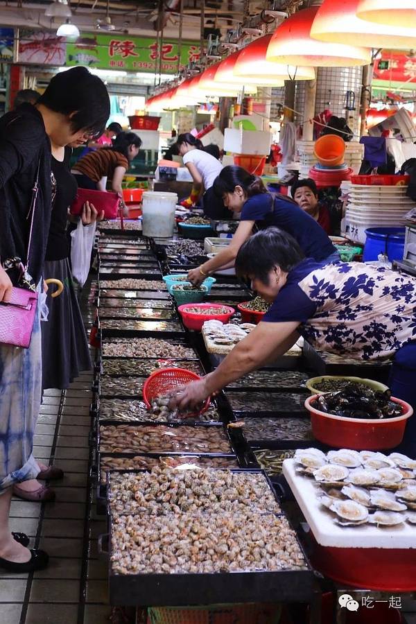 鸡蛋鹅蛋鸽子蛋,咸鸭蛋皮蛋应有尽有 蛇口市场临海,以海鲜闻名,很多