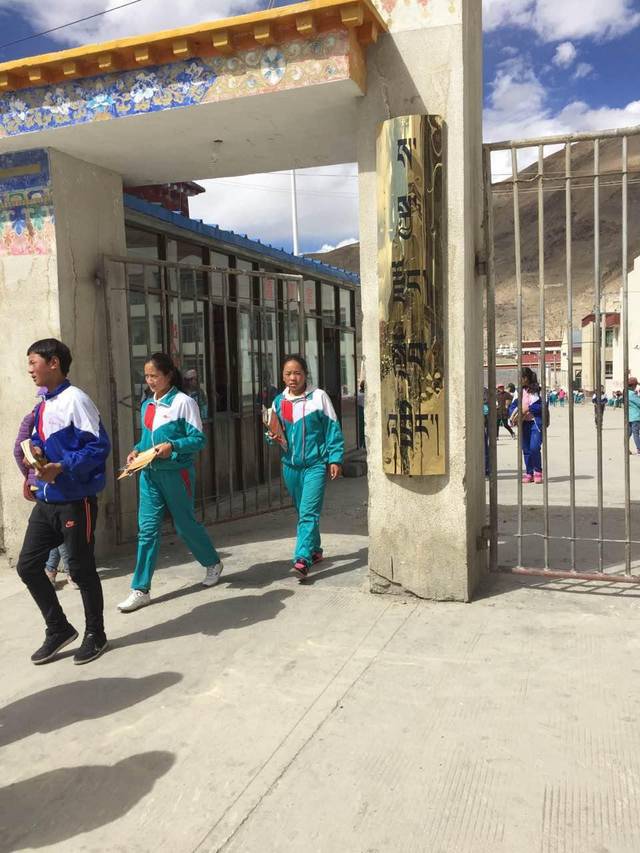 拉孜县中学平平老师图片
