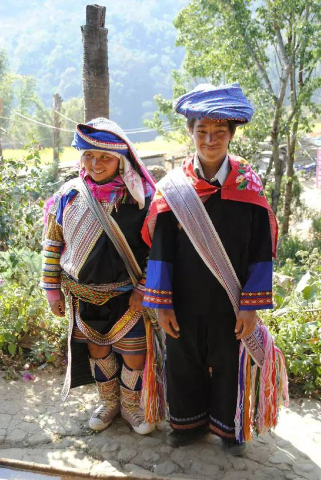纳西族婚礼服饰图片图片
