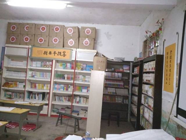 祁东县教育局赠送给枧桥学校一千六百套图书