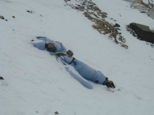 珠穆朗玛峰死尸的图片图片