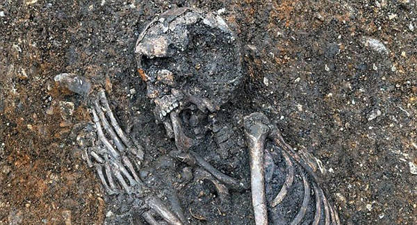 德国发现千年女尸骨架 专家称其或死于肺结核