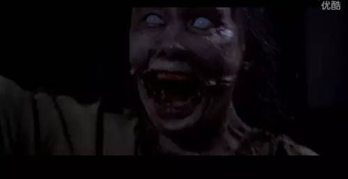 放映室丨这个女鬼长得好吓人,带你20分钟看完泰国恐怖片《厉鬼将映》