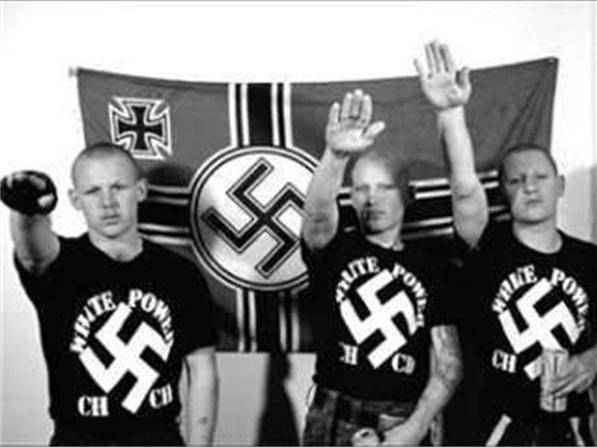 为希特勒招魂,可笑的俄罗斯光头党的新纳粹主