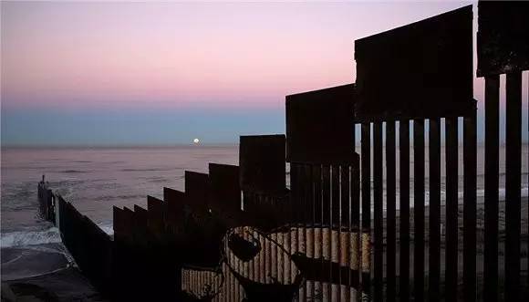 建墙前的美国墨西哥边境是什么样的?