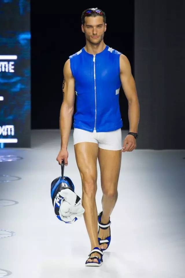 dirk bikkembergs s/s 2015  走秀的台风也是很正 ( 泳裤下是大鼓包!