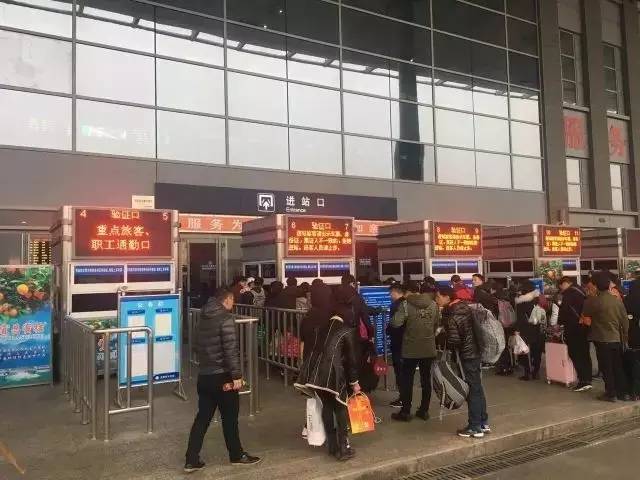 【图说春运】宜昌东车站平稳应对春运节后高峰客流