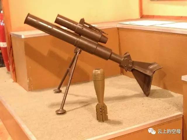 作为连排支援火力,轻型小口径迫击炮/掷弹筒在20世纪曾一度得到步兵