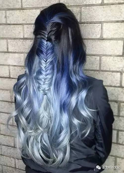 水蓝色的头发美
