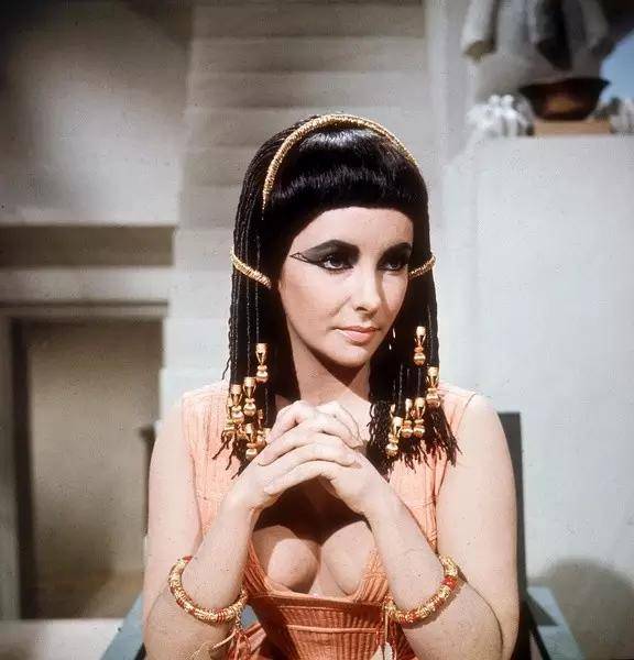 ▼伊丽莎白·泰勒(elizabeth taylor 埃及艳后就是她