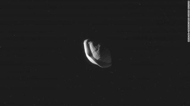 土星A环中发现一艘有纽约5个区大的外星飞船
