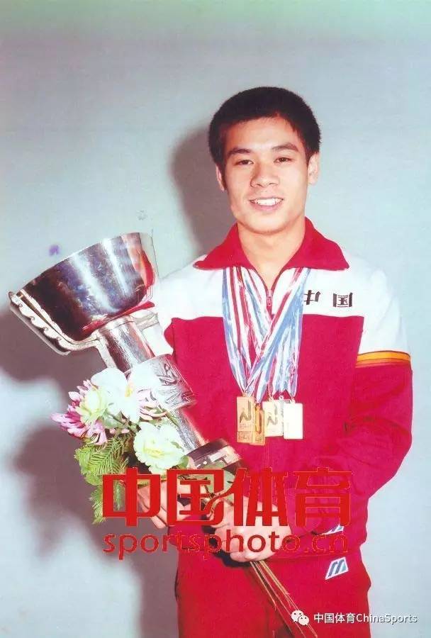 李宁本人 年轻图片