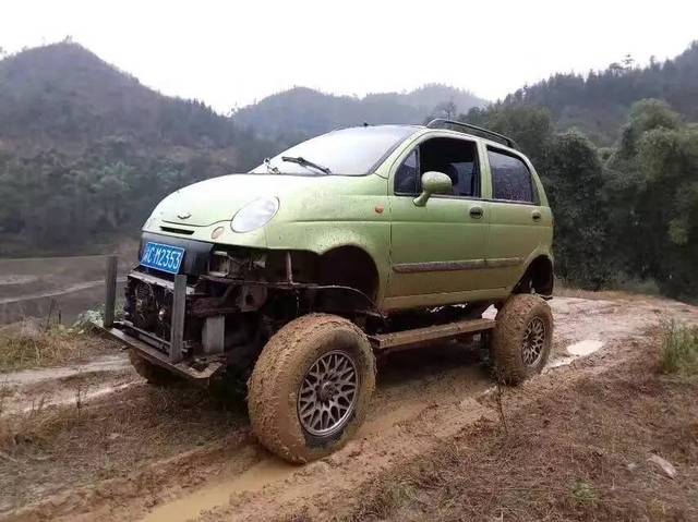 大脚怪越野车车祸图片