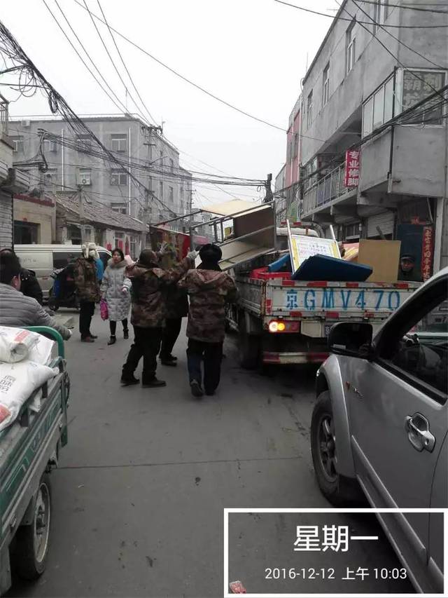 【聚焦】昌平东小口取缔半截塔村马路集市