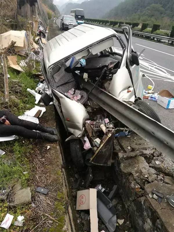 苏州发生一起惨烈车祸图片