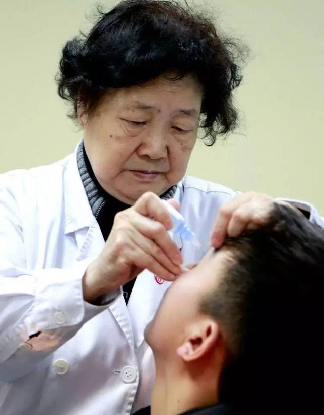 上海眼科专家王文吉图片