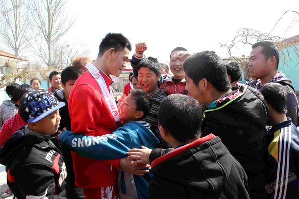 智障少年崔繼鵬特奧會斬金奪銅載譽回鄉