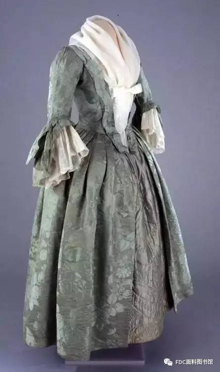 【服饰文化】十八世纪的英式晚礼服——紧身礼服裙close