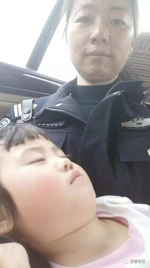 小女孩17岁 警察图片