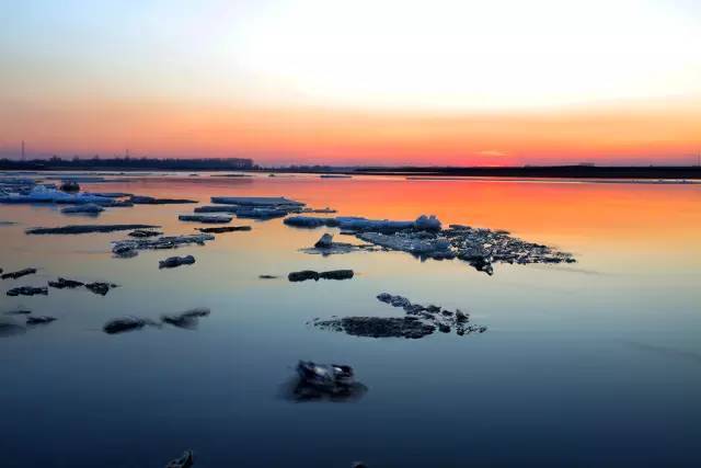 冰河炸裂 看嫩江文开江的壮丽景象