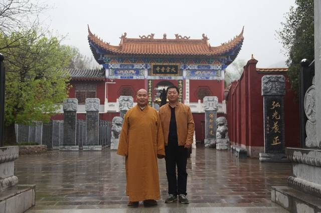 少林寺首座释永福法师率众造访鲁山大雷音寺