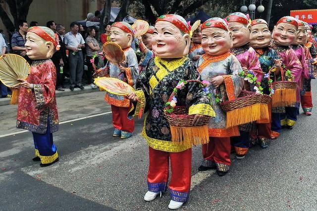 南宁市蒲庙镇举办花婆节大巡游