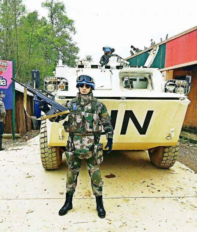 一龙拍摄军事题材电影，扮演联合国维和部队特种兵