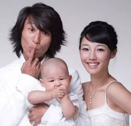 2008年他们的儿子陈盛桐(小名元宝)出生