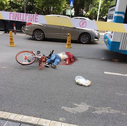 车祸女子爆头图片